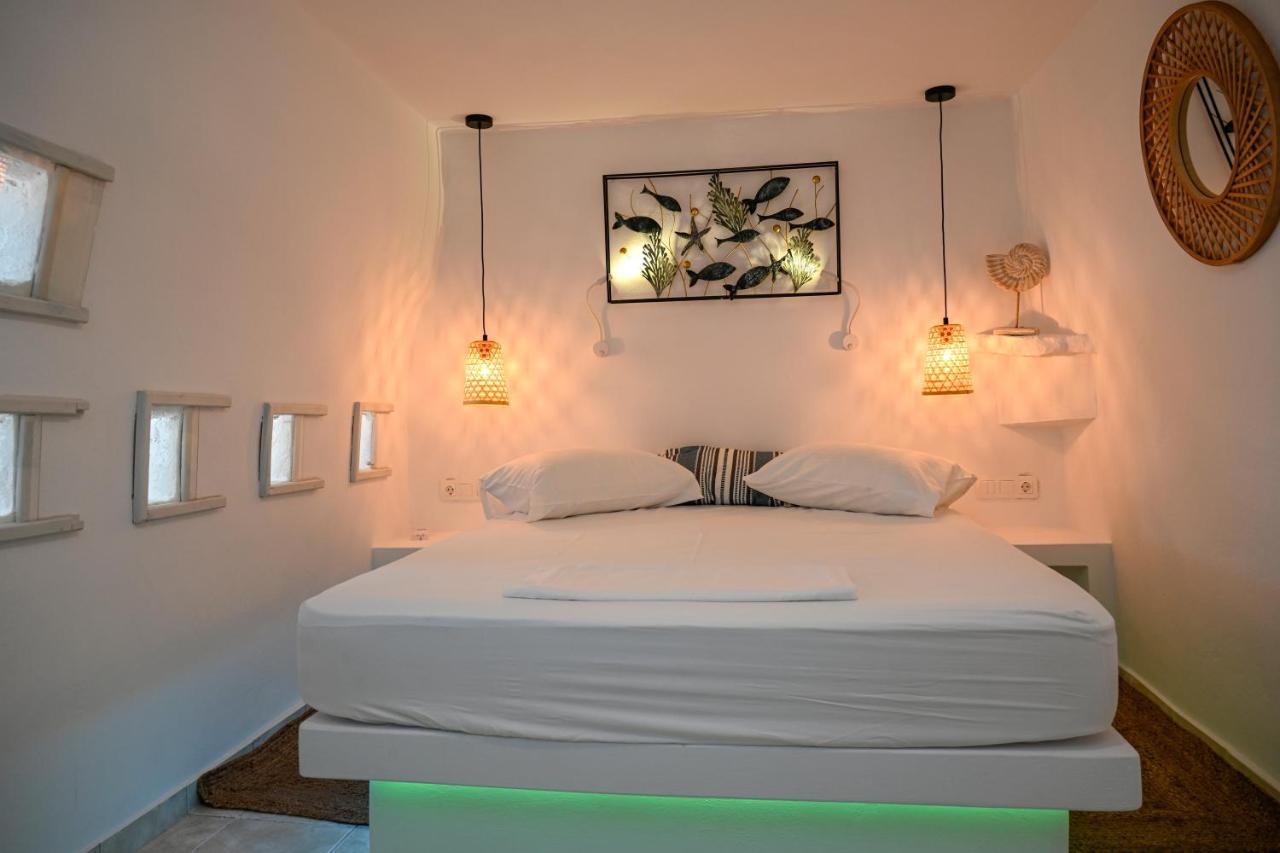 Kleris Apartments 8 Tinos Bagian luar foto