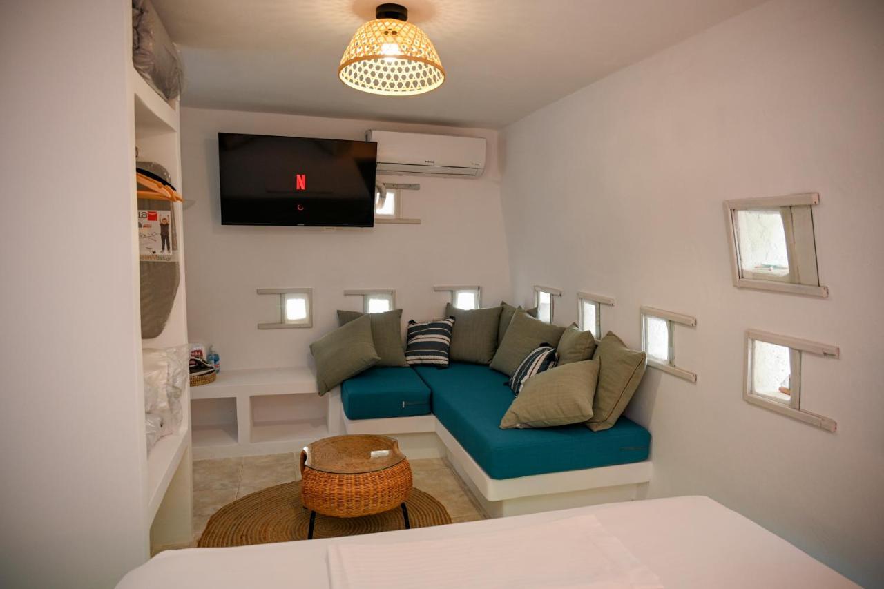 Kleris Apartments 8 Tinos Bagian luar foto